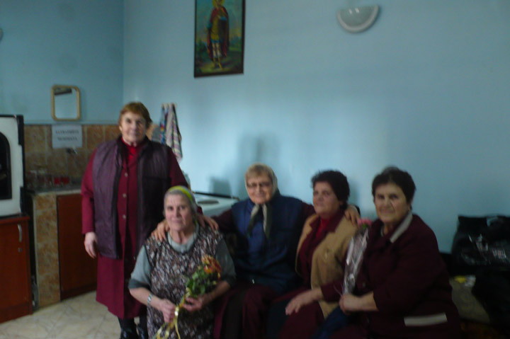 Служители към храм 